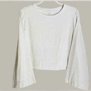 By Anthropologie Top Oversized White Boxy Cropped Flare
Size Small